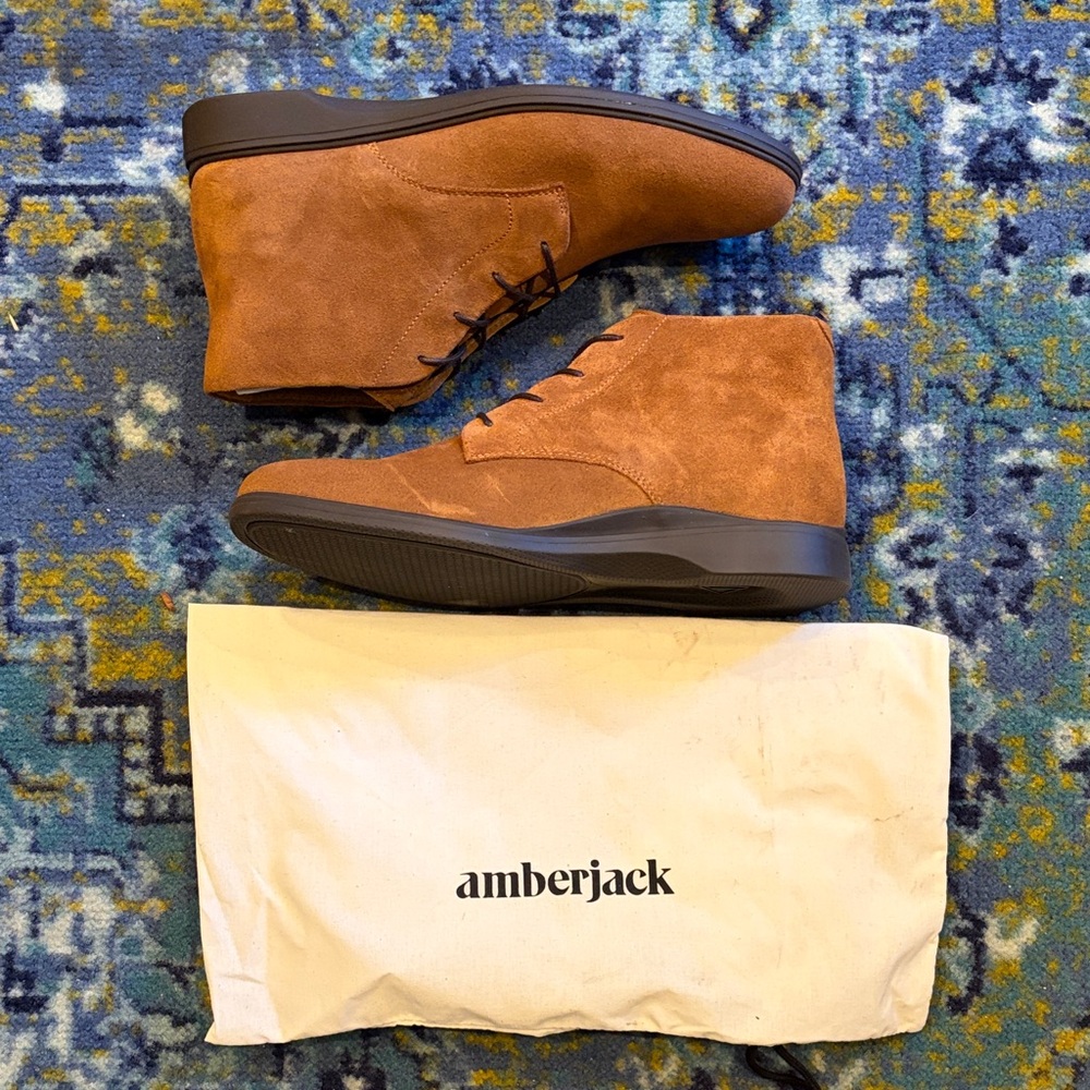 Amberjack men’s chukka boots in Grizzly Suede, size 10.5, NWT EXCELLENT shape